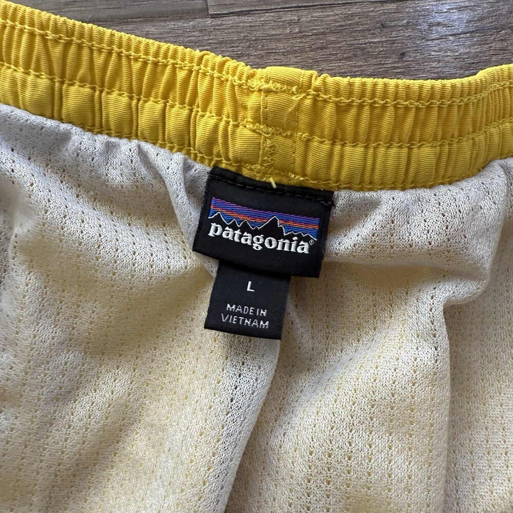 Patagonia Yellow Baggies Swim Trunks Mens Large Patch Logo Back Pocket excellent - Picture 4 of 6